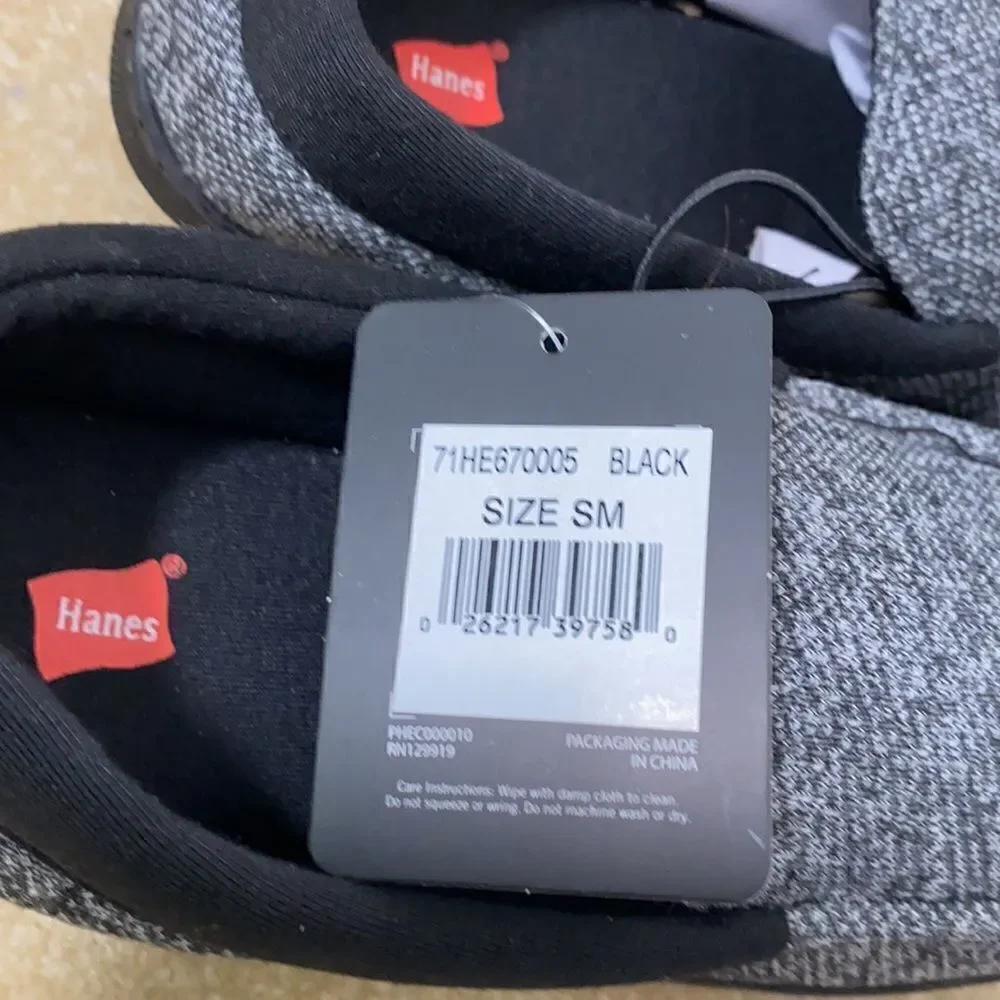 Hanes Boys Comfort Soft Memory Foam Slippers Size Small 2-3